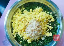 Illustration of how to make pot stickers with electric pan 4