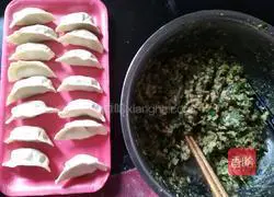 Illustration of how to make egg and leek dumplings 4