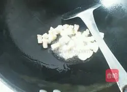 Illustration of how to make braised rice with bacon and potatoes 5