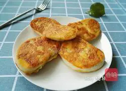 Illustration of how to make golden steamed bun slices 9