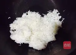 Illustration of how to make cabbage fried rice 3
