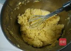 Illustration of how to make shortbread with custard and strawberry jam 3