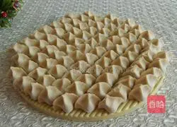 Illustration of how to make yellow radish and pork dumplings 11