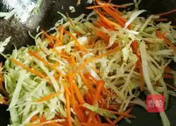 Illustration of how to make cabbage fried pancakes 5