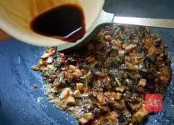 Illustration of how to make seaweed fried rice 6