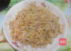 Illustration of how to make fried noodles with bean sprouts and minced meat 4