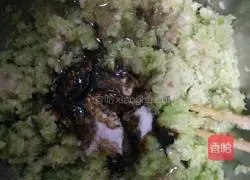 Illustration of how to make celery and pork dumplings 2