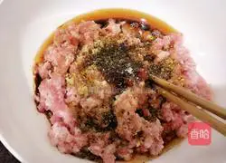 Illustration of how to make leek and shrimp dumplings 9