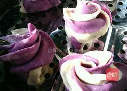 Illustration of how to make two-color purple sweet potato flower steamed buns 16