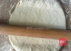 Illustration of how to make green onion pancake 11