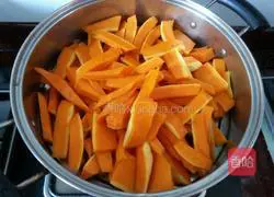 Illustration of how to make pumpkin steamed buns 2