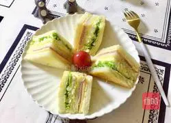 Illustration of how to make ham, cheese and egg sandwich 13