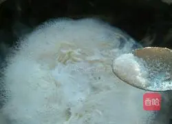 Illustration of how to make garlic chili sauce noodles 4