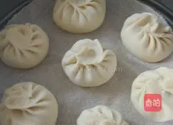 Illustration of how to make pork and onion buns 9