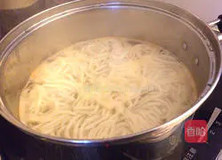 Illustration of how to make oyster sauce and eggplant noodles 10