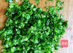 Illustration of how to make celery egg pancake 1