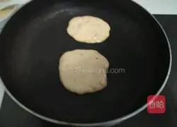 Illustration of how to make banana waffles 5