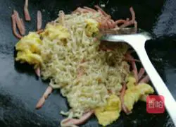 Illustration of how to make fried noodles with eggs 7
