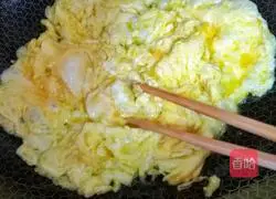 Celery, Shrimp and Egg Fried Rice Recipe Illustration 3