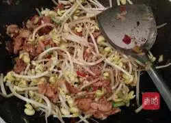 Illustration of how to make braised noodles 8