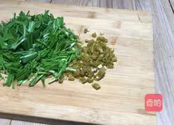 Illustration of how to make leek and egg fried rice 2