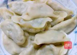 Illustration of how to make dumplings stuffed with leek, fungus, egg vermicelli and vermicelli 5