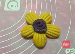 Illustration of how to make plum blossom steamed buns 9