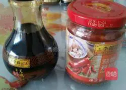 Illustration of how to make garlic hot sauce noodles 1