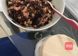 Illustration of how to make mushroom and fungus dumplings 2