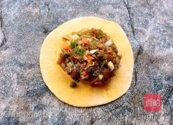 Illustration of how to wrap wheat buns 3