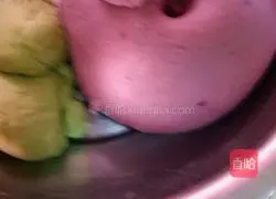 Illustration of how to make colorful steamed buns 2