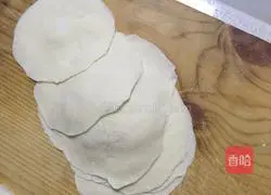 Illustration of how to make mutton and carrot dumplings 5