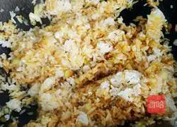 Illustration of how to make cabbage and egg fried rice 10