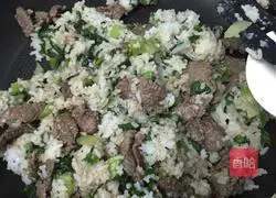 Black pepper beef fried rice recipe illustration 7