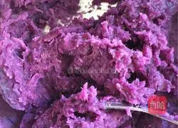 Illustration of how to make sweet purple potato cake 3