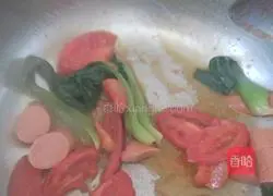 Illustration of how to make ham fried noodles 8