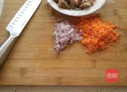 Illustration of how to make black pepper and fat beef fried rice 1