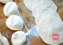 Illustration of how to make egg, fennel and steamed buns 13