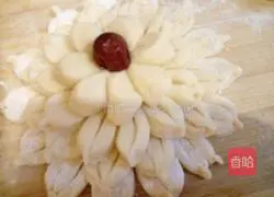 Illustration of how to make flower steamed buns 8