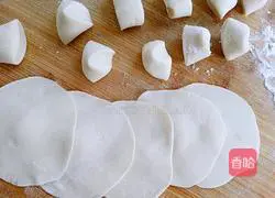 Illustration of how to make carrot and tofu dumplings 16