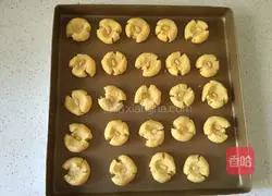 Illustration of how to make pine nut cake 6