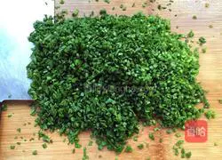 Illustration of how to make leek, meat and egg dumplings 2