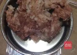 Illustration of how to make broccoli and pork buns 3