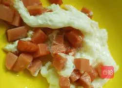 Illustration of how to make ham and egg fried rice 9