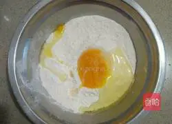 Illustration of how to make fried green onion pancakes 1