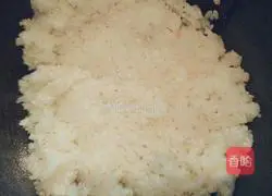 Illustration of how to make cured meat and mixed egg fried rice 14