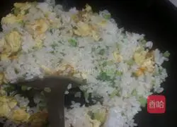 Illustration of how to make cucumber and egg fried rice 5