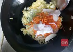 Illustration of how to make fried noodles with eggs 6