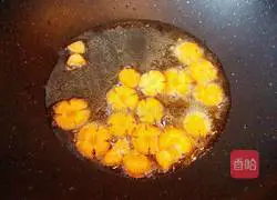 Illustration of how to make noodles with oyster sauce and tomato sauce 7