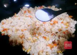 Illustration of how to make carrot and green onion fried rice 8